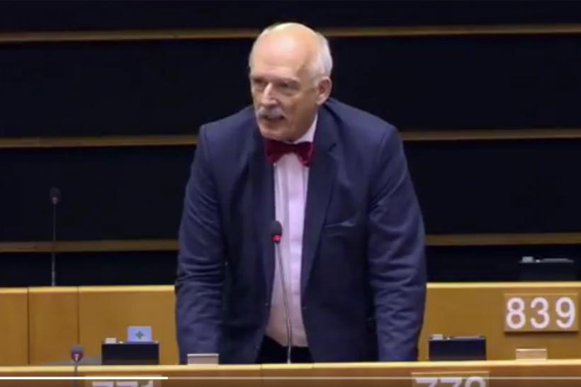 Un eurodeputat polonez recidivează, după ce a folosit salutul hitlerist în 2015, astăzi a afirmat că femeile sunt proaste
