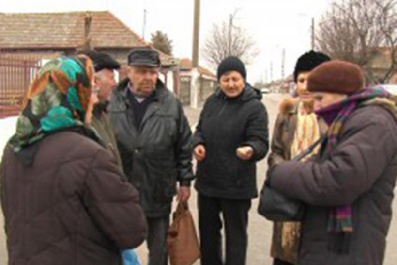 Mai mulți bătrâni din Palazu Mare, puși să plătească pentru mâncarea primită gratis de la Mazăre