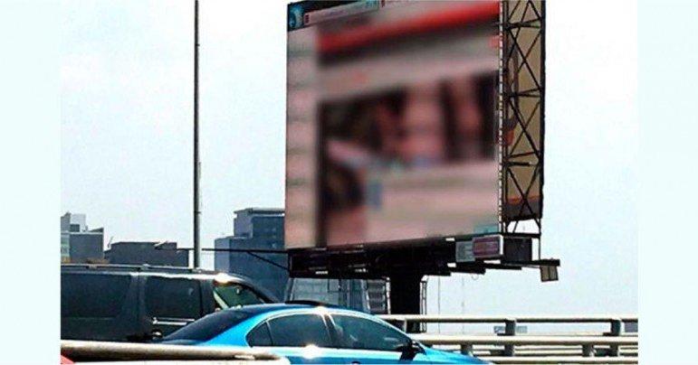 Mexic: Un ecran publicitar a difuzat imagini porno după ce a fost ţinta unor hackerki