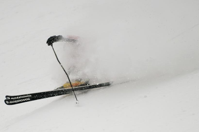 Amatorii de schi se pot duce încă pe pârtiile de la Şureanu