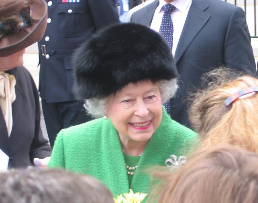 VIDEO - Regina Elisabeta a II-a a Marii Britanii a fost fotografiată călare în ajunul împlinirii a 91 de ani