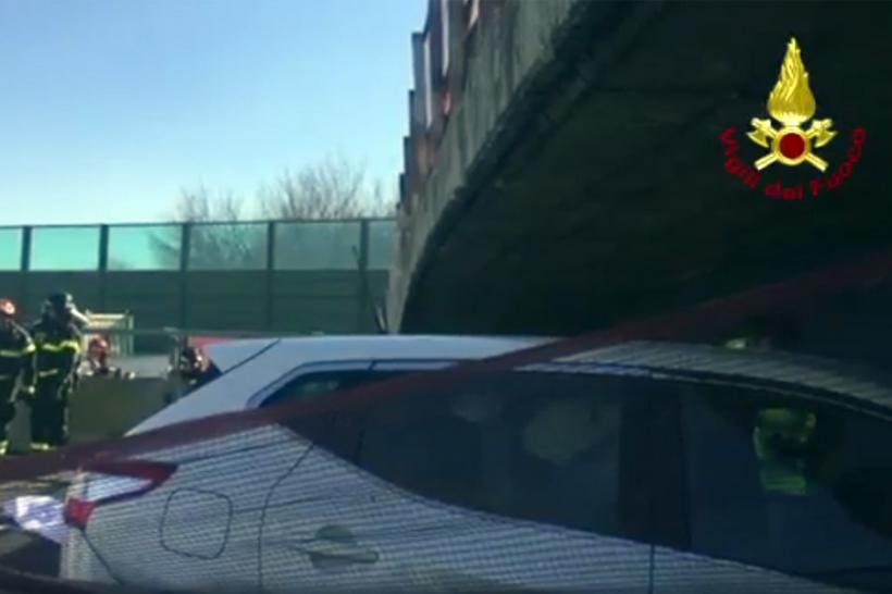 VIDEO - Un pod peste o autostradă din Italia s-a prăbuşit