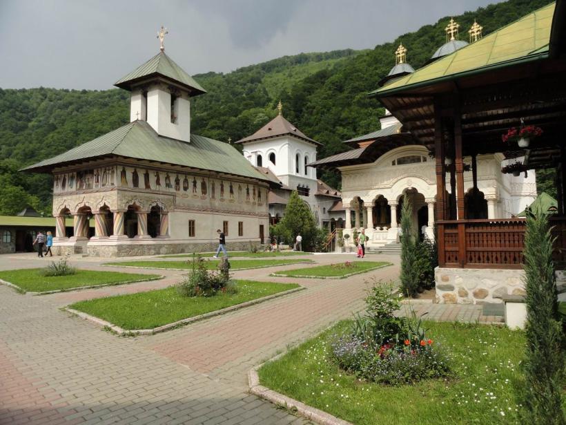Stareţul unei mănăstiri din Vaslui a fost tâlhărit 