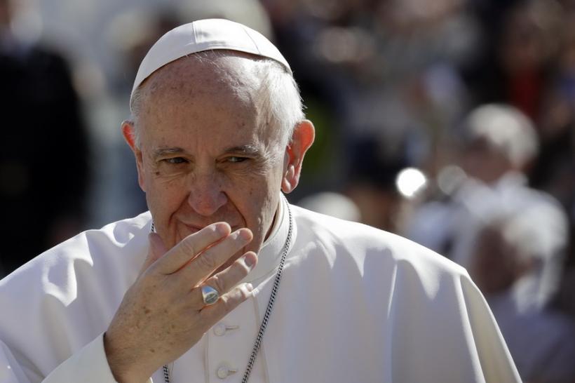 Papa: Managerii care închid fabrici comit un păcat foarte grav