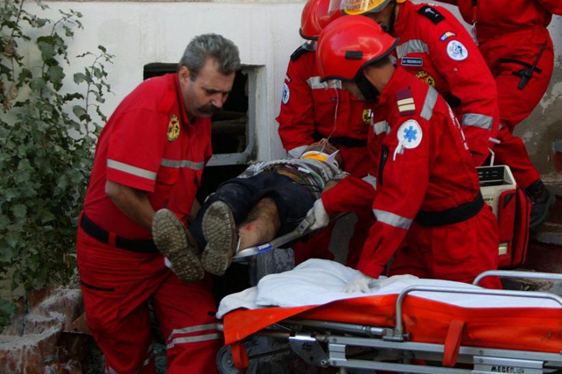 Femeie căzută într-o fântână publică din localitatea Traian, salvată de pompieri