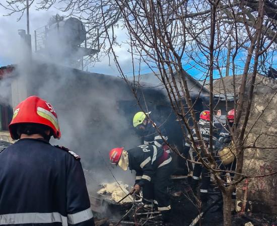 Incendiu de proporţii la o casă de copii din Giurgiu