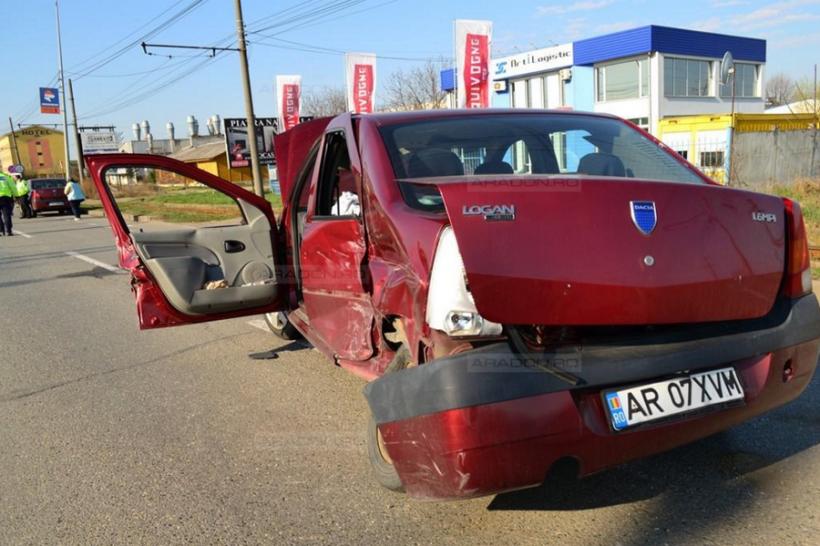 Accident rutier în care a fost implicat un vehicul al Poliţiei de Frontieră Arad
