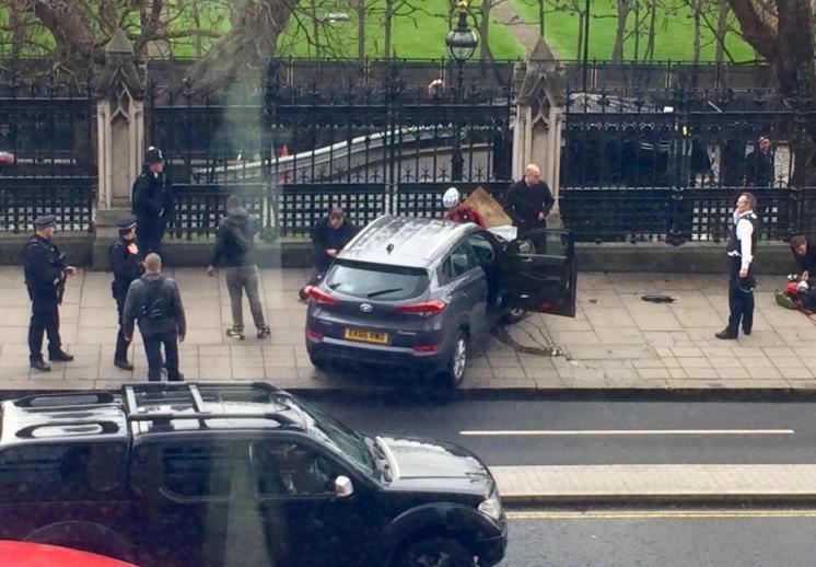 UPDATE - INCIDENT ARMAT în apropierea Parlamentului de la Londra