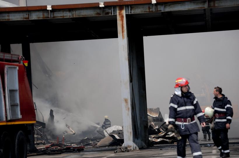 ALERTĂ - UPDATE - Incendiu puternic la o hala industrială de lângă București