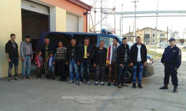 Zeci de transfugi, inclusiv un copil de 1 an, prinși la granița cu Serbia