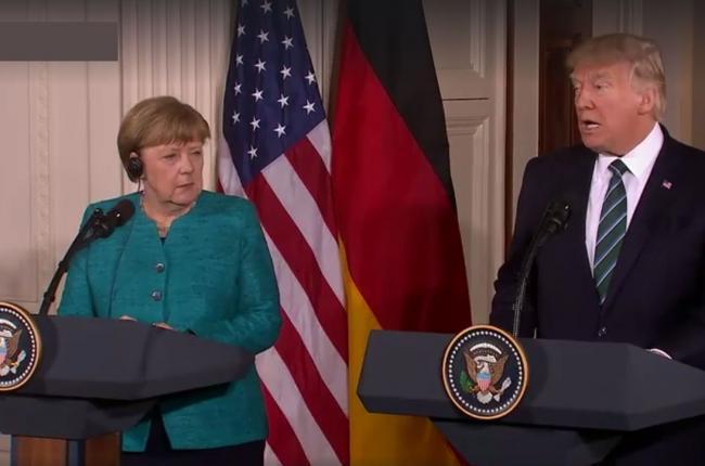 Trump i-ar fi înmânat lui Merkel o 'factură' de 300 de miliarde de dolari în contul 'datoriilor' faţă de NATO