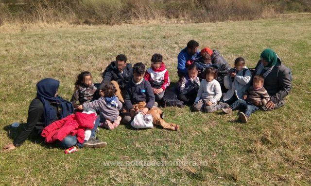 Migranţii sosesc în valuri la graniţa de vest a României