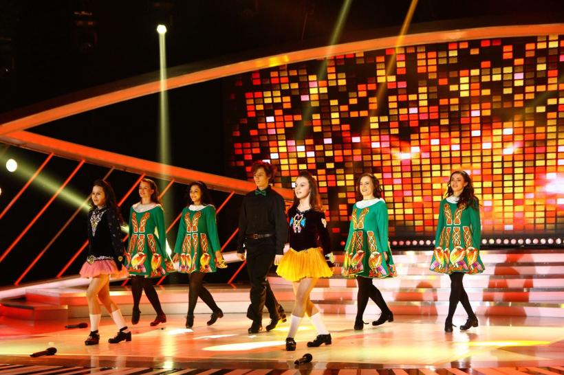 Acrodance cu măști, cor african, pictură pe sticlă, dans irlandez, la „Next Star” 18571762