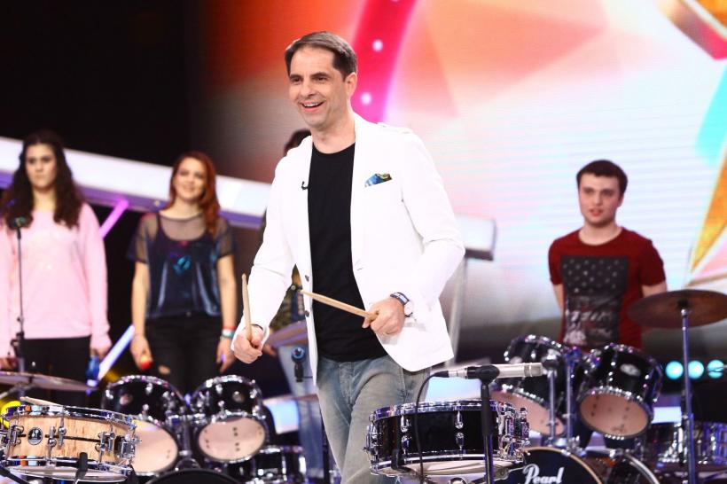 Acrodance cu măști, cor african, pictură pe sticlă, dans irlandez, la „Next Star” 18571764