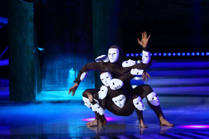 Acrodance cu măști, cor african, pictură pe sticlă, dans irlandez, la „Next Star” 18571769