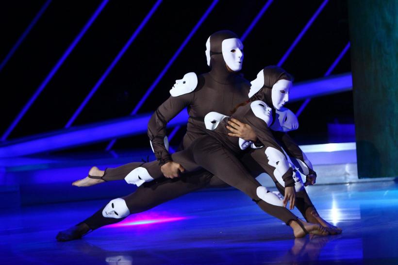 Acrodance cu măști, cor african, pictură pe sticlă, dans irlandez, la „Next Star” 18571770