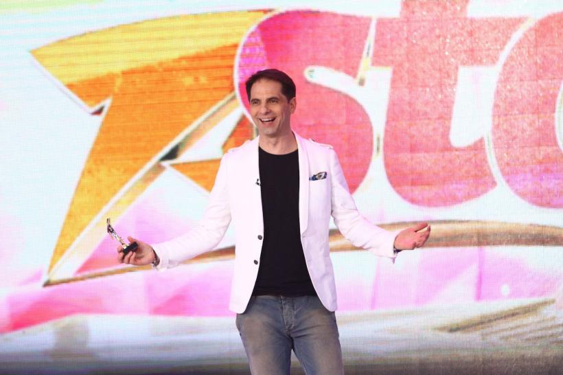 Acrodance cu măști, cor african, pictură pe sticlă, dans irlandez, la „Next Star” 18571772