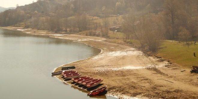 Un lac de acumulare din Mureş, evacuat aproape complet din cauza prăbuşirii unei pasarele tehnice
