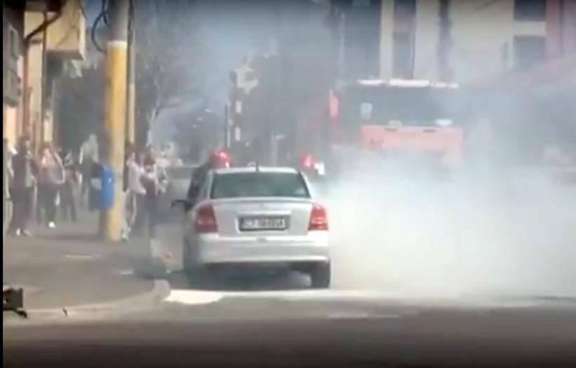 VIDEO - Incendiu în Constanța. O mașină a luat foc pe o stradă din oraș
