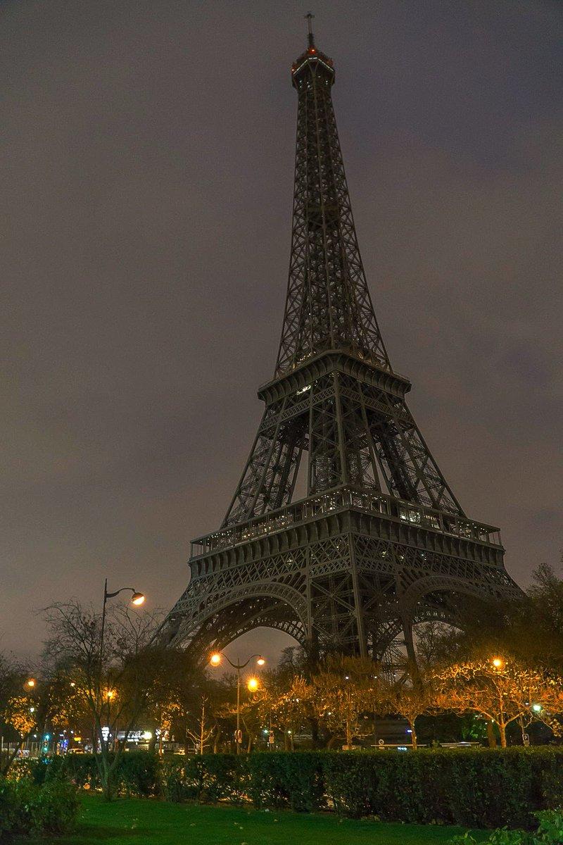 Atentat la Sankt-Petersburg: Luminile în Turnul Eiffel, stinse în semn de omagiu adus victimelor