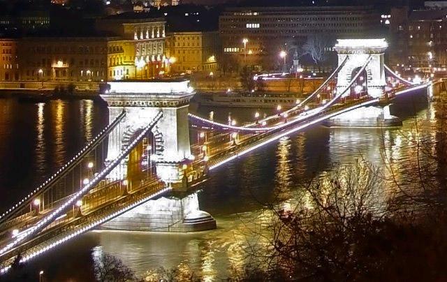 Poliţia din Budapesta a interzis manifestările publice pe podurile de peste Dunăre