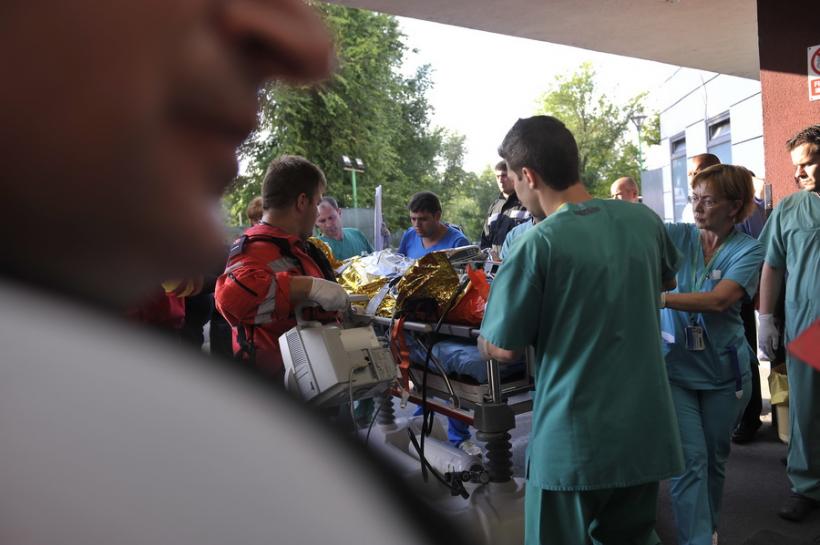 Vâlcea: Două persoane rănite grav, într-un accident produs pe DN7