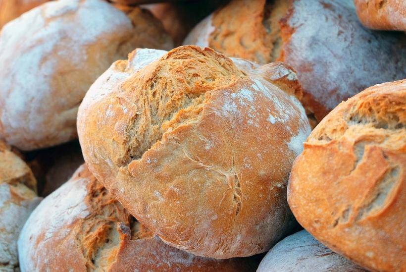 Majorarea salariului minim scumpeşte pâinea