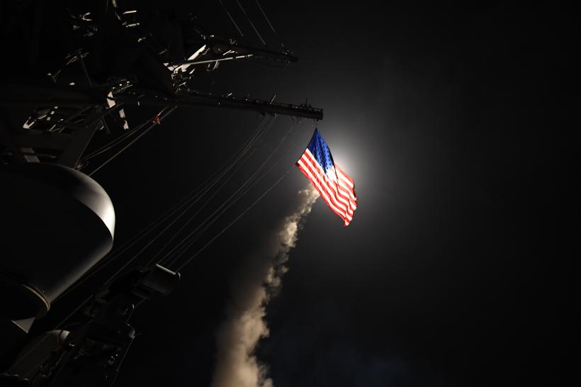SUA au lansat peste 50 de rachete de croazieră contra unei baze aeriene din Siria
