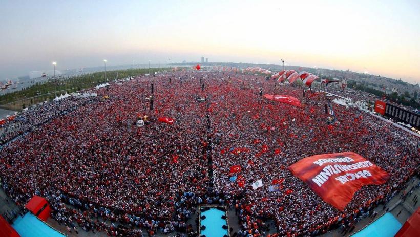 Miting uriaş la Istanbul organizat de preşedintele Erdogan pentru susţinerea referendumului 