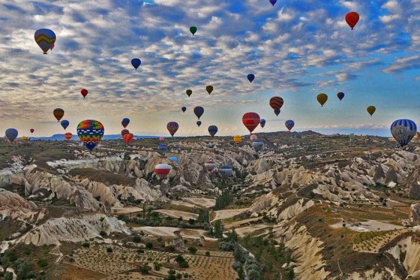Un mort și 20 de răniți în urma unui accident cu balon cu aer cald în Cappadocia