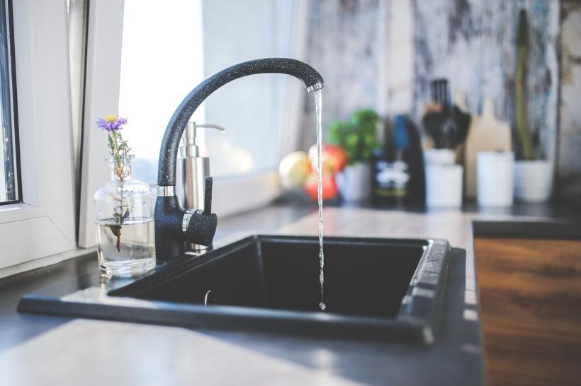 Alertă DSP: Apa de la robinet nu este potabilă