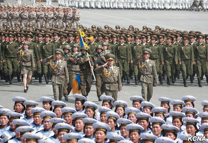 GALERIE FOTO - Paradă grandioasă la Phenian, în mijlocul îngrijorărilor înternaționale 18573481