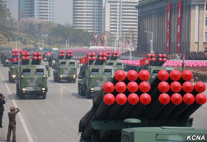 GALERIE FOTO - Paradă grandioasă la Phenian, în mijlocul îngrijorărilor înternaționale 18573490