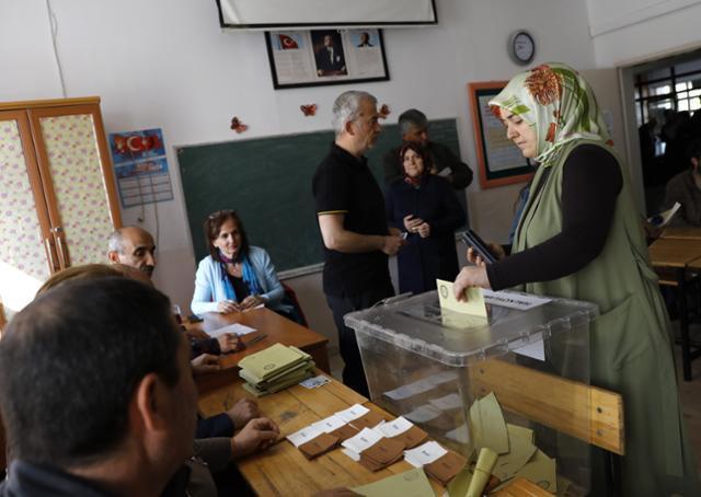 Opoziţia laică va cere oficial anularea votului în referendumul din Turcia