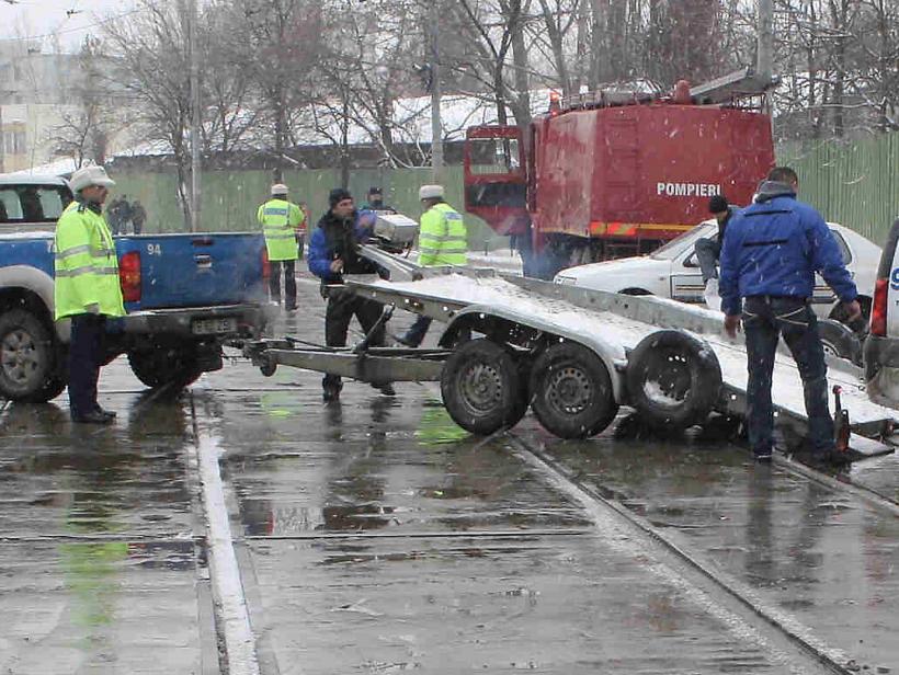Accident rutier grav în București. Traseul tramvaiului 7, blocat