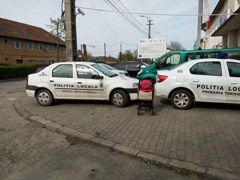 Poliţiştii locali care au parcat maşinile pe trotuar, AMENDAŢI