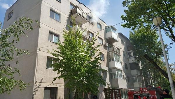 Olt: Incendiu la un apartament din Slatina; 30 de persoane evacute în timpul intervenţiei pompierilor