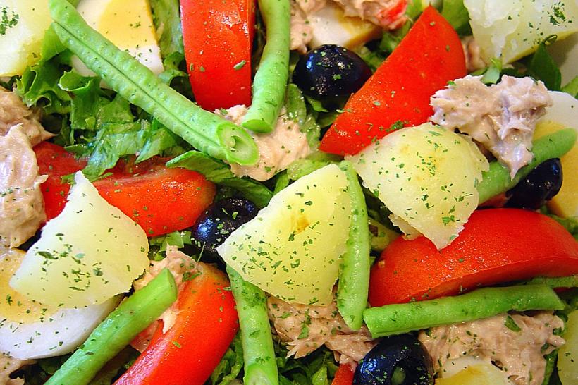 REŢETA ZILEI: Salată cu cartofi dulci, fasole neagră şi avocado