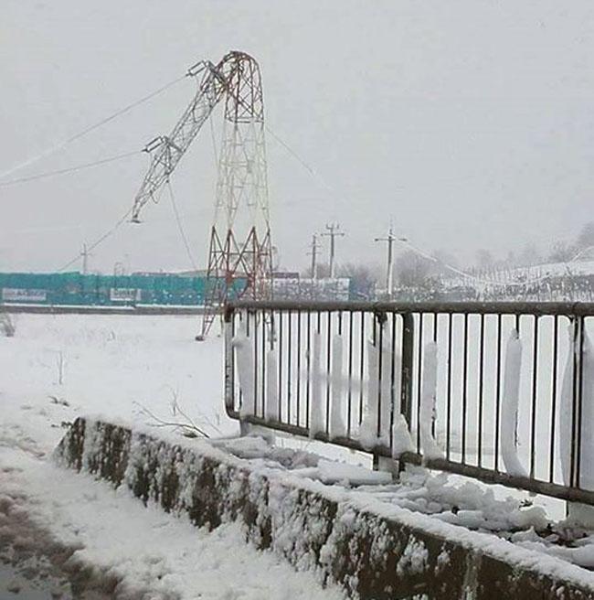 20 de localități din Vaslui sunt fără energie electrică de aproape o săptămână