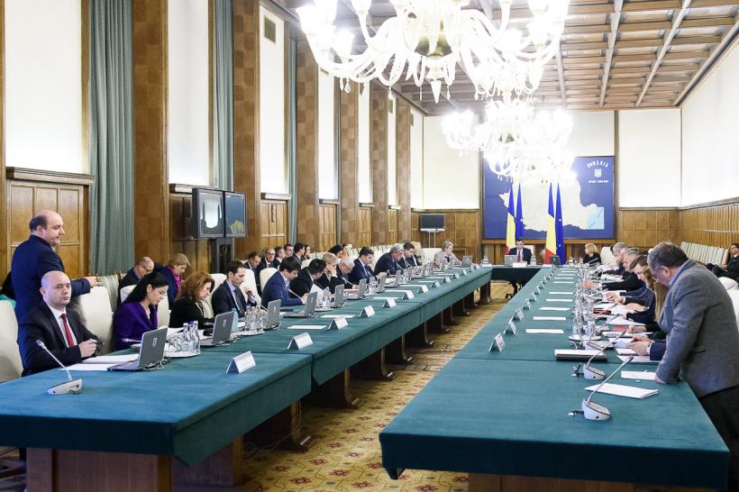 Întâlnire de URGENȚĂ la Guvern: Doi miniștri, chemați de premier