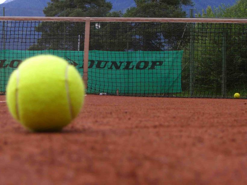 Un apreciat antrenor de tenis român, arestat preventiv după ce ar fi violat o elevă de 11 ani