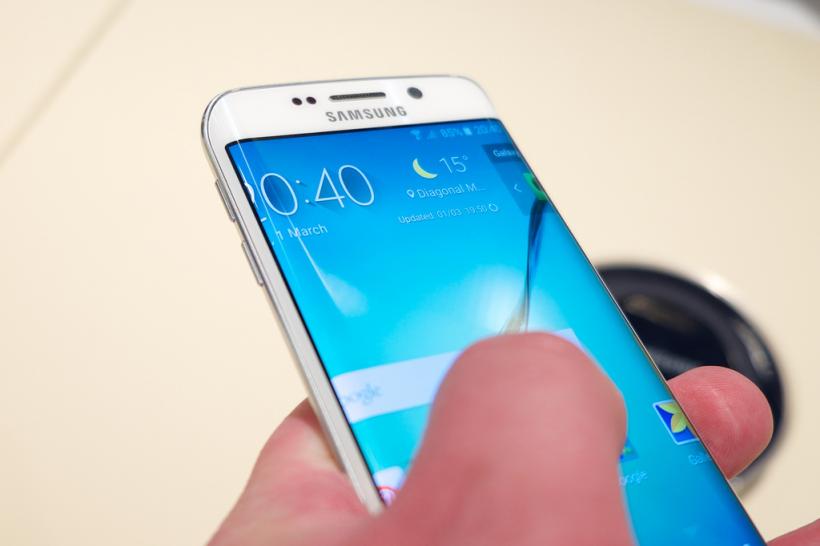 Următorul telefon Samsung Galaxy ar putea avea ecran cu patru laturi curbate