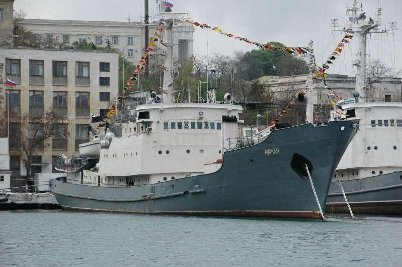 Două nave, din care una de război a flotei rusești, s-au ciocnit în Marea Neagră