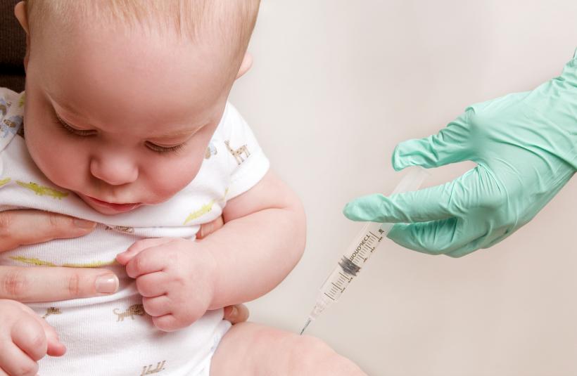 Care este părerea românilor despre vaccinări; câți vor să-și vaccineze copii