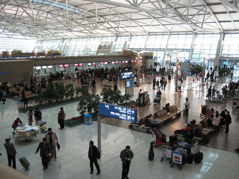 Aeroporturile din Marea Britanie caută angajați români