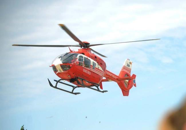 Olt: Copil aflat în stare critică după ce a fost lovit de o maşină, transportat cu elicopterul SMURD la Craiova
