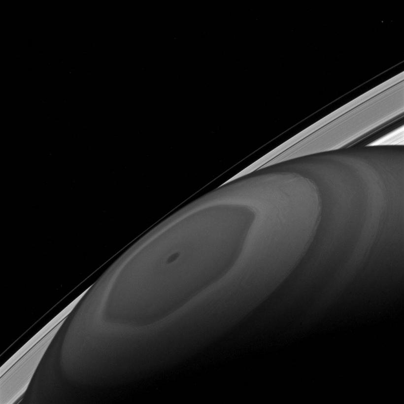 Cum arată spațiul dintre planeta Saturn și inelele sale