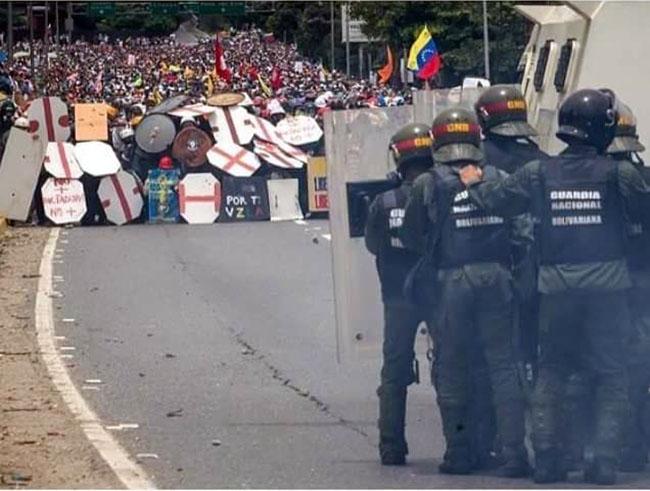 Opt ţări latino-americane condamnă violenţele împotriva civililor din Venezuela