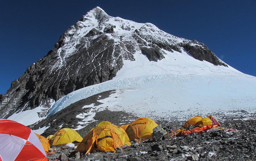22.000 de dolari amendă pentru un alpinist care a încercat să escaladeze Everestul fără permis