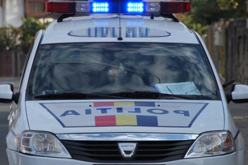 Alba: Maşină de poliţie parcată neregulamentar, cu roţile blocate de către Poliţia Locală